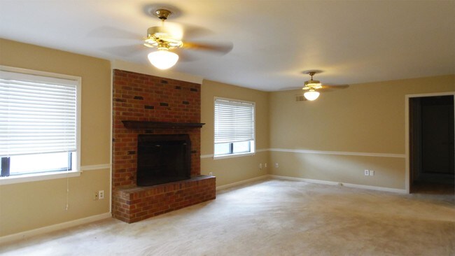 Building Photo - 2940 Christoval St