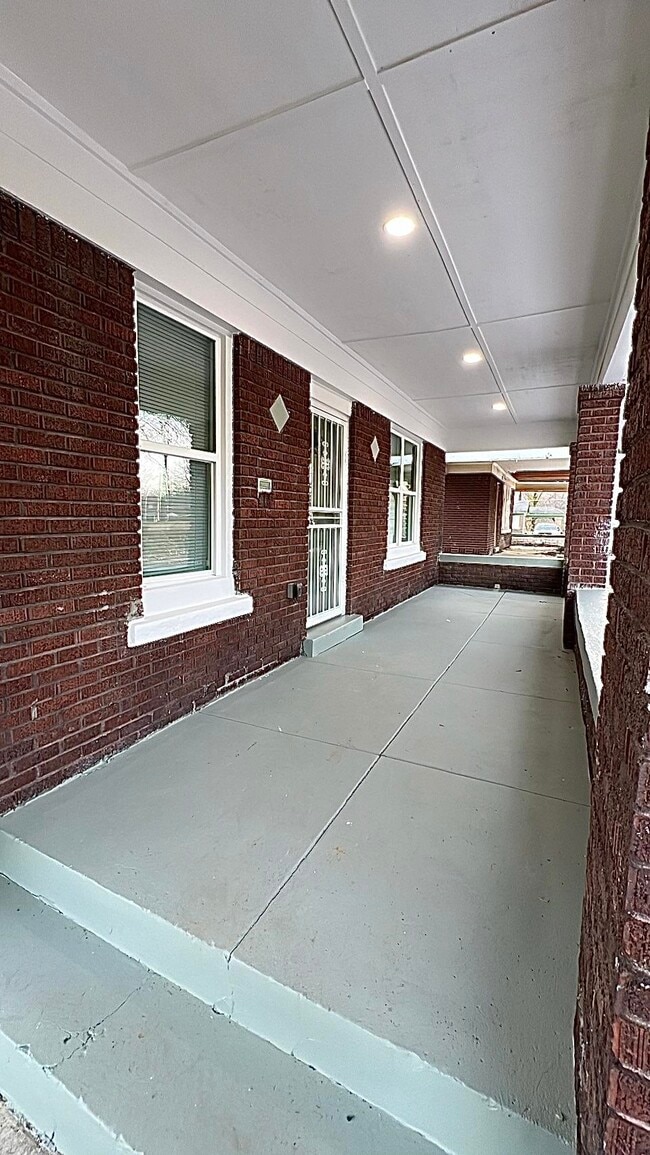 Building Photo - 1583 Kendale Ave