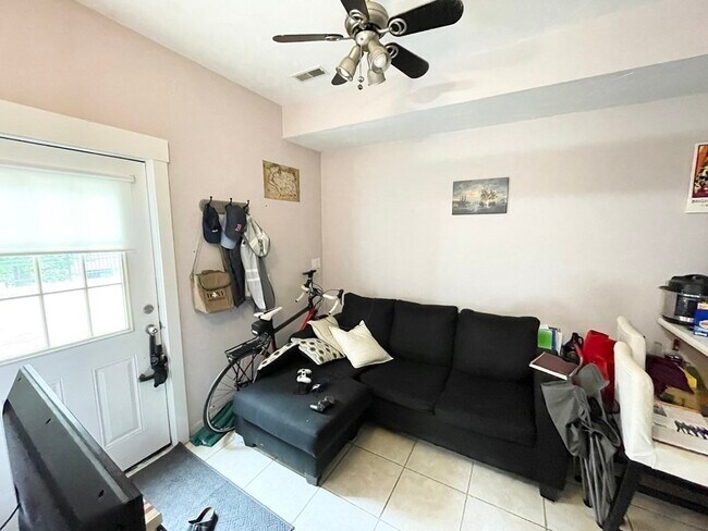 Foto del edificio - 30 Iroquois St