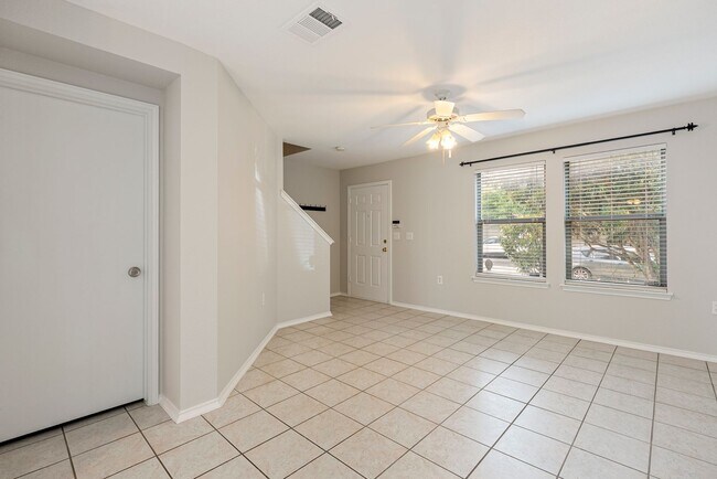 Foto del edificio - Cozy 2 bedroom, 1.5 bathroom home in Mckin...