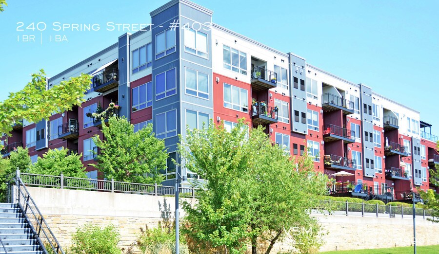 Primary Photo - 240 Spring St