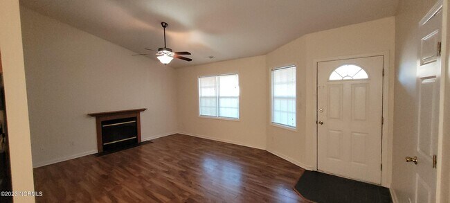 Building Photo - 139 Daphne Dr