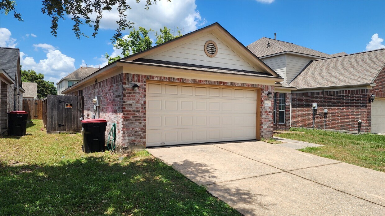 Foto del edificio - 12311 Carriage Oak Cir