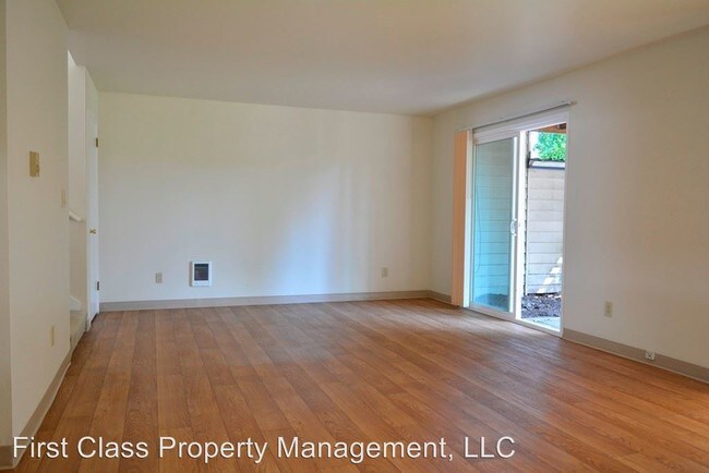 Building Photo - 8500 SW Canyon Dr