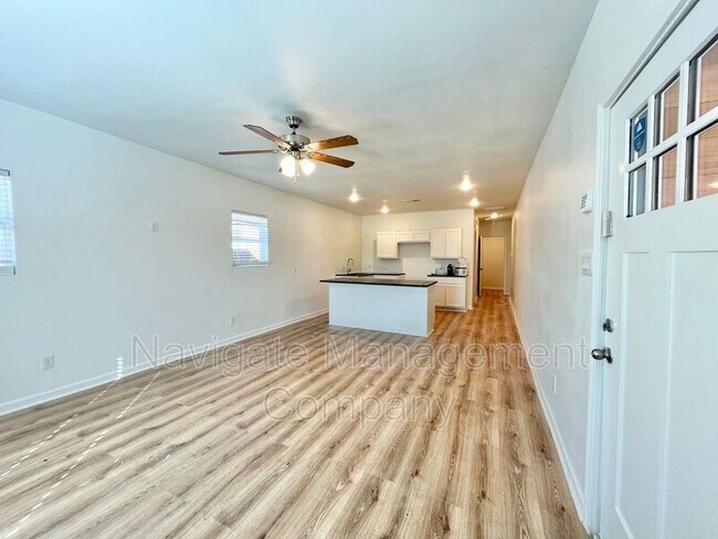 Building Photo - 2825 Meadowbrook Dr