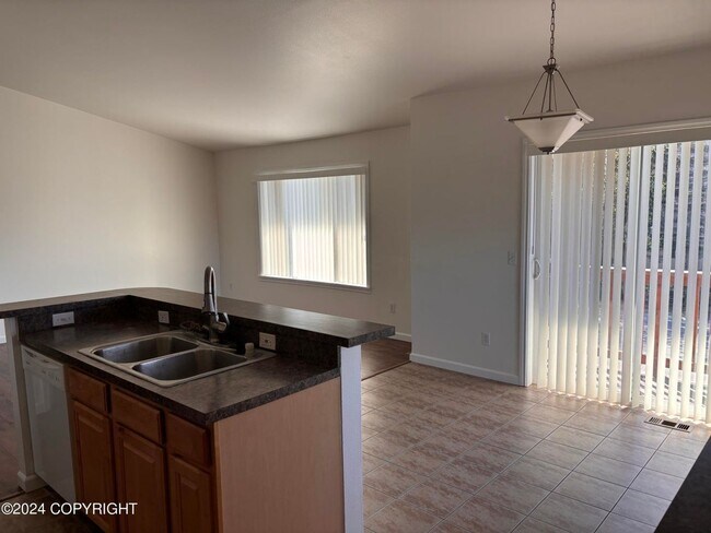 Building Photo - 3 Bed/2 Bath Midtown Townhome!
