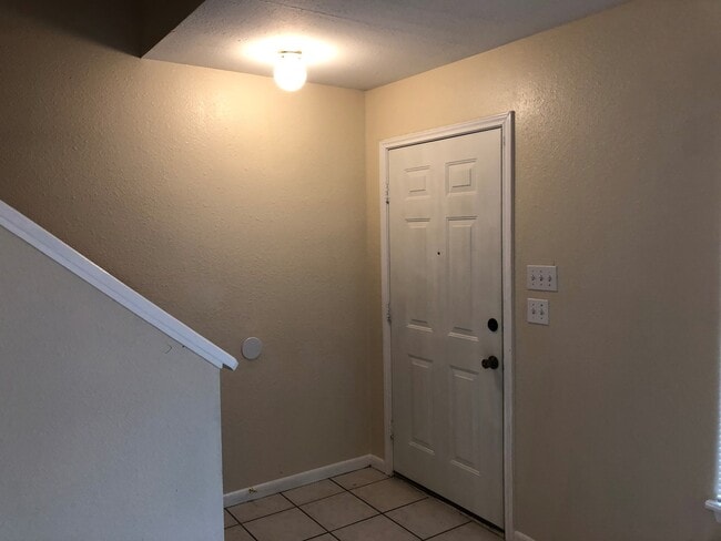 Building Photo - 7543 Windsor Oaks