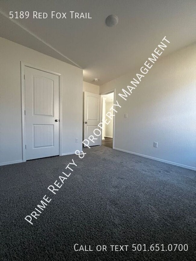 Foto del edificio - 5189 Red Fox Trl