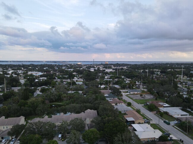 Foto del edificio - 1481 Mosswood Dr