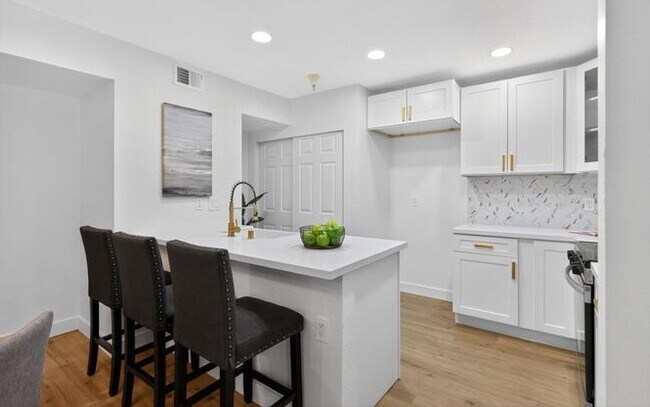 Foto del edificio - APARTMENT