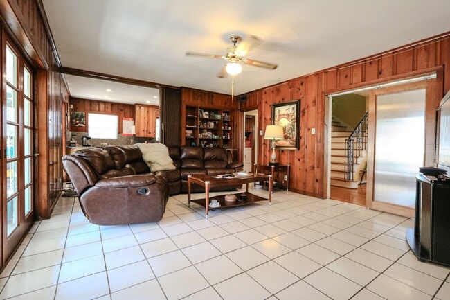 Foto del edificio - 4615 University Oaks Blvd
