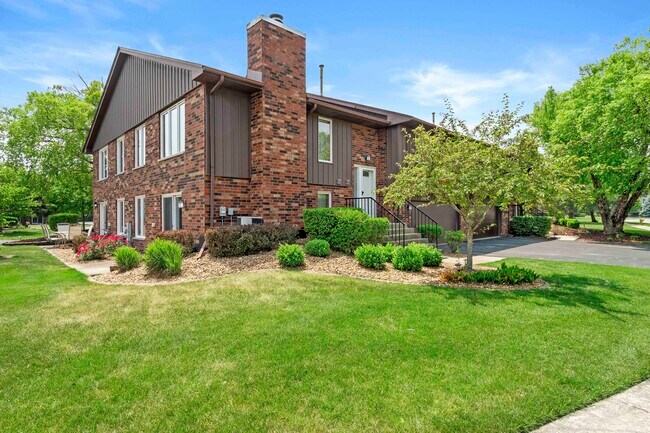 Building Photo - 8923 Clearview Dr