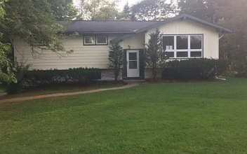 Building Photo - 12 Imperial Dr