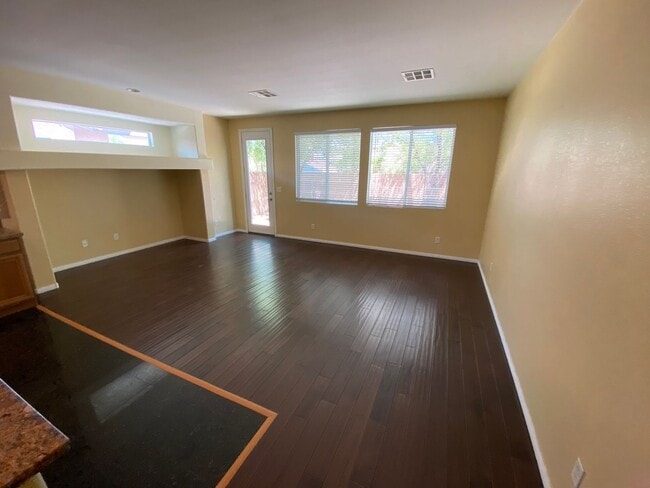 Building Photo - Beautiful 3 bed/2 bath home located in the...