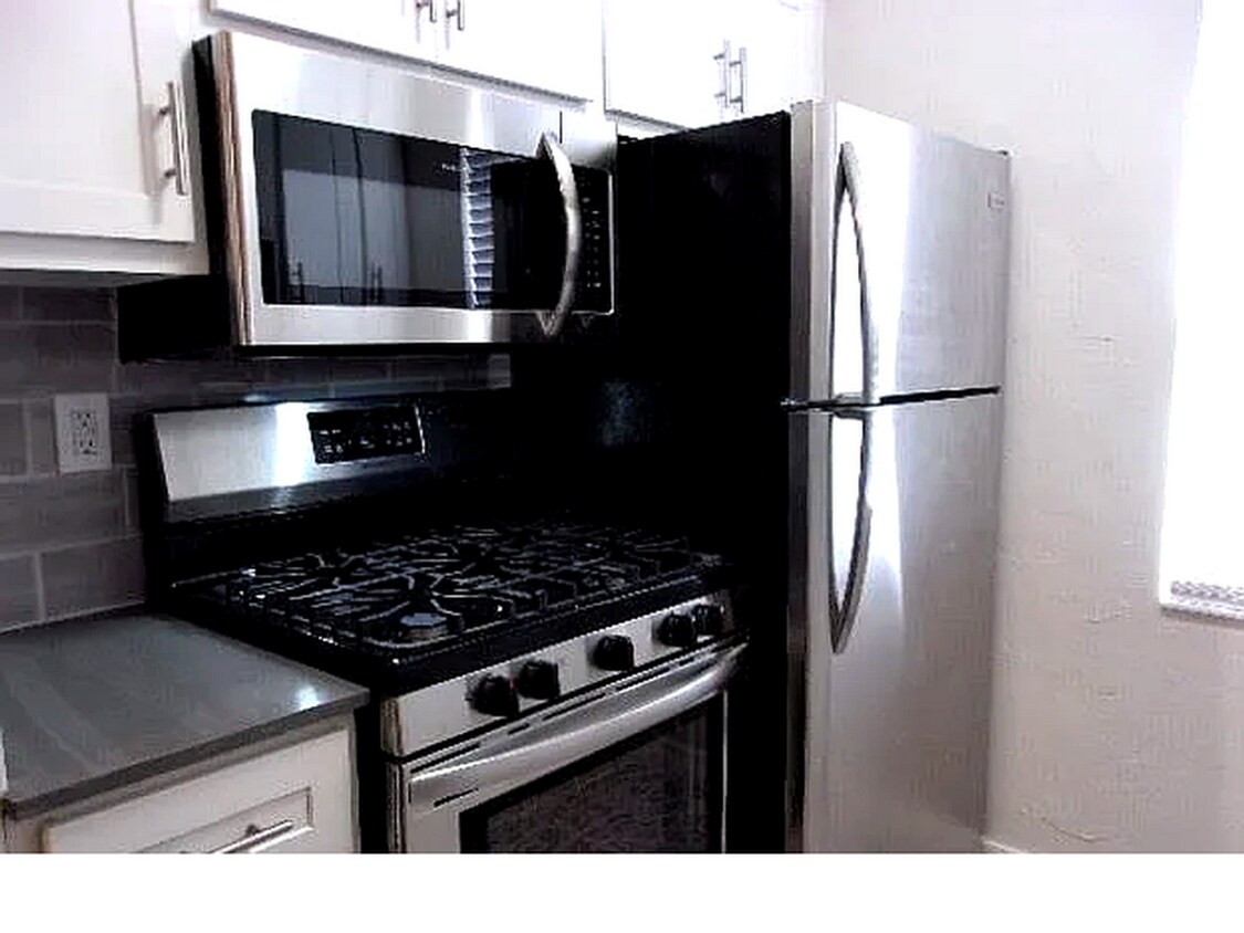 Foto principal - Charming 1-Bed in Gatewood with Hardwood F...
