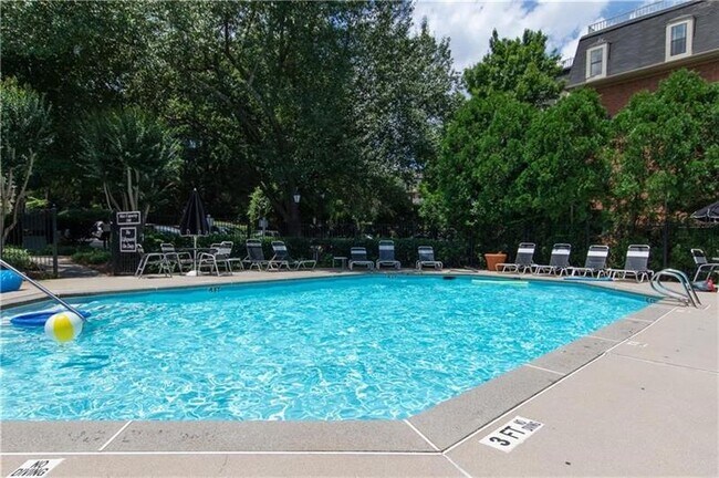 Foto del edificio - 2921 Lenox Rd NE