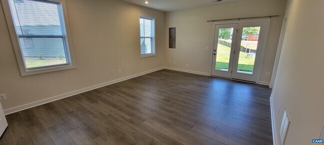 Foto del edificio - 2245 Fowler Cir