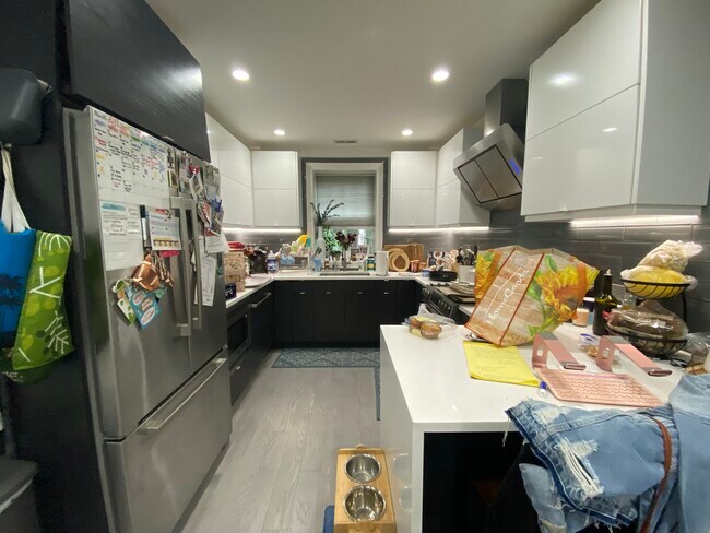 Foto del edificio - 2141 W Fletcher St