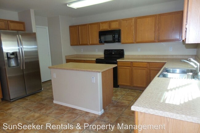 Building Photo - 3 br, 2.5 bath House - 16959 W Central St