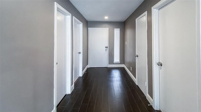 Building Photo - 9619 Sharpcrest St