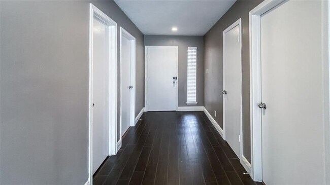 Foto del edificio - 9619 Sharpcrest St