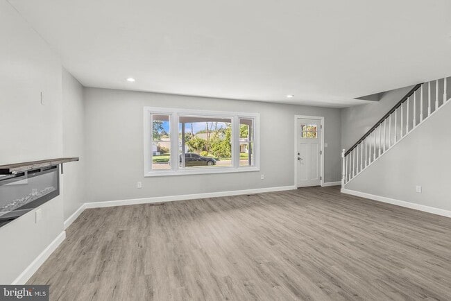 Foto del edificio - 12 Holbrook Ln