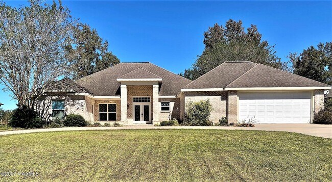 Building Photo - 8838 Oak Creek Ln