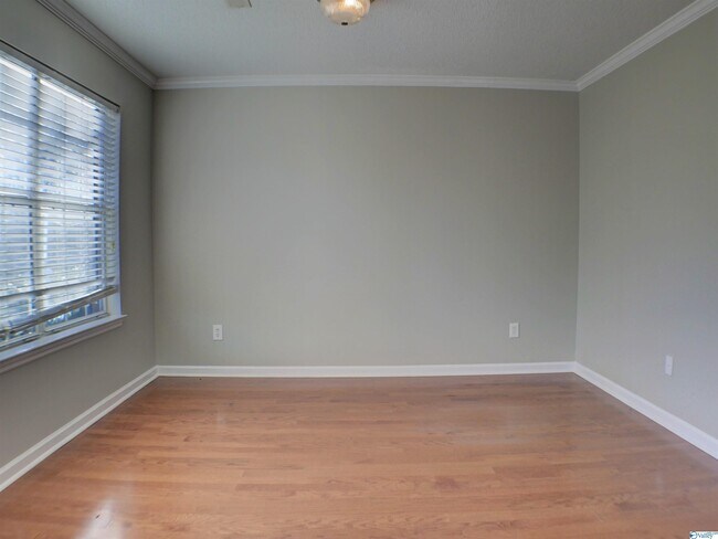 Building Photo - 123 Champions Green Dr