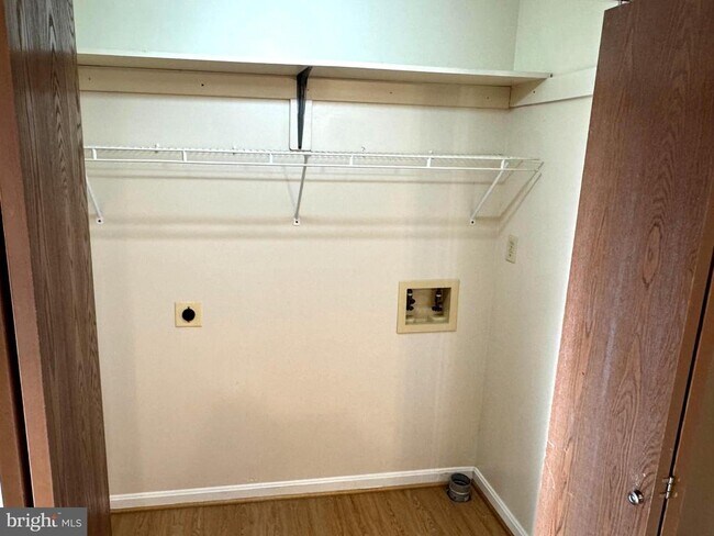 Foto del edificio - 307 Willowbrook Ct