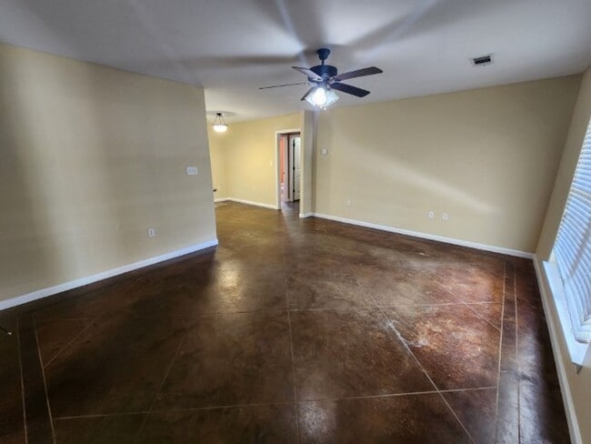 Building Photo - 9 Wilma Ln