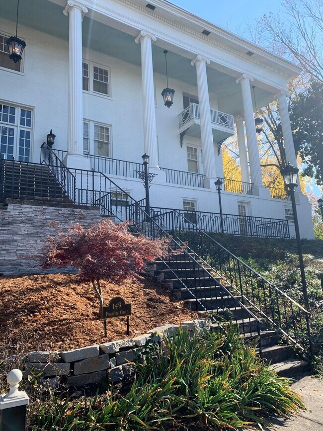 Foto del edificio - 149 Peachtree Cir NE