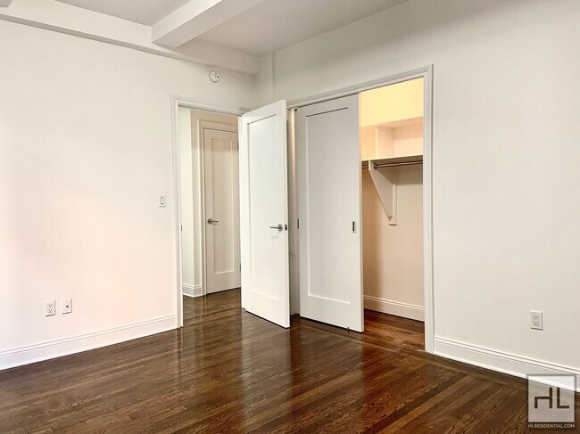 Foto del edificio - WEST 68 STREET