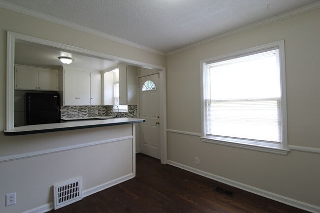 Building Photo - 2 Bedroom 1 Bath Home in Mission Kansas
