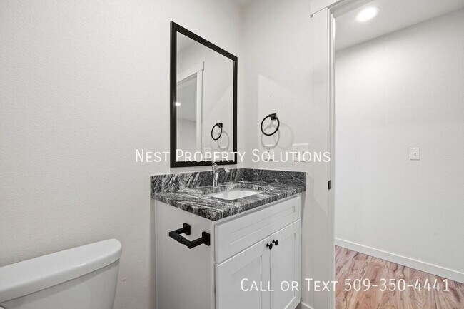 Foto del edificio - 215 W 1st St