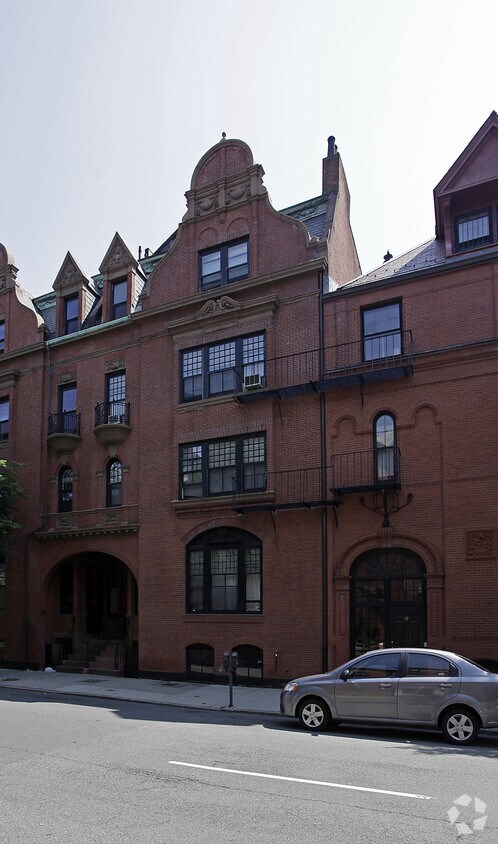 Primary Photo - 10 Fairfield St