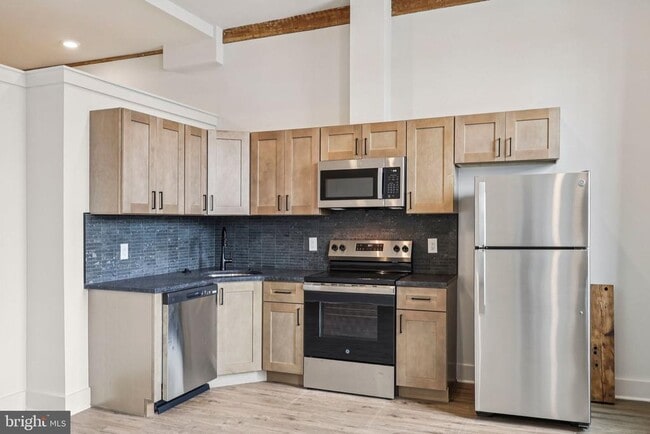 Building Photo - 201 Leverington Ave