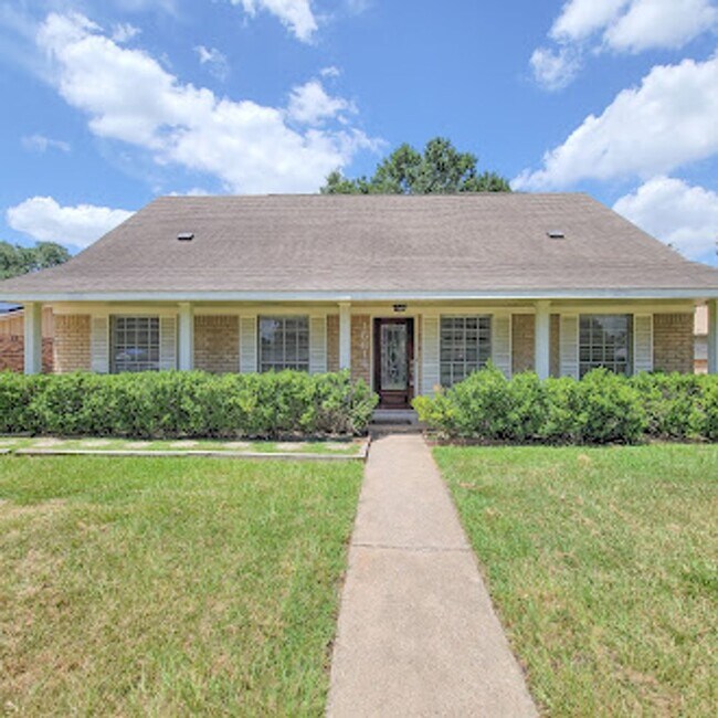 Foto del edificio - Spacious Family Home with Curb Appeal!