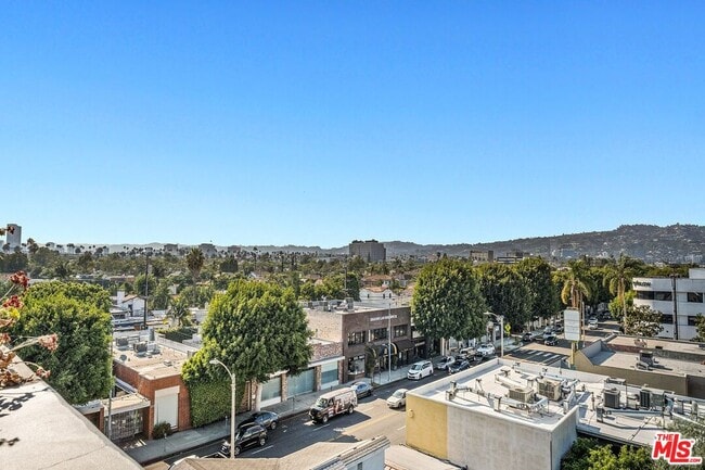 Building Photo - 930 S Robertson Blvd