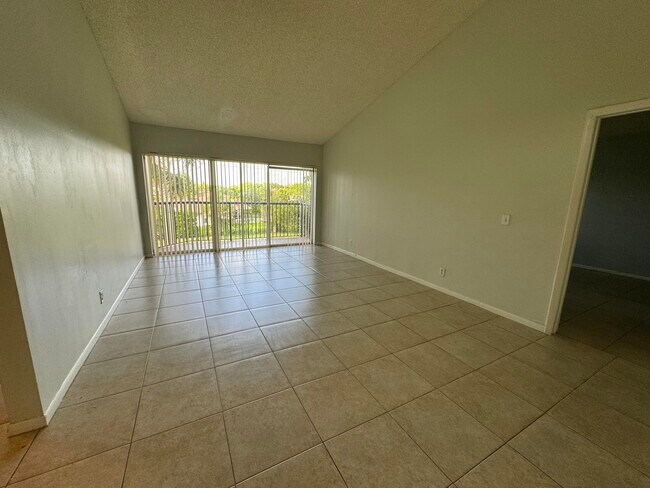 Foto del edificio - 8891 Wiles Rd