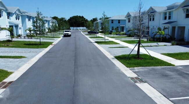 Building Photo - 478 Salisbury Cir