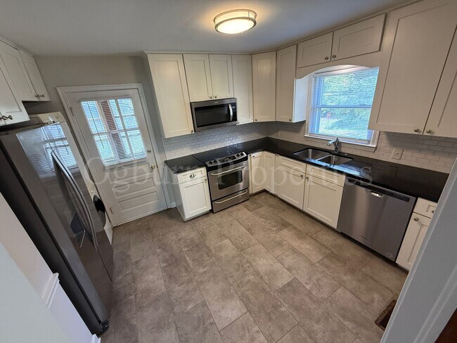 Building Photo - 136 W. Sprague-2BR/1BA Charming Home!