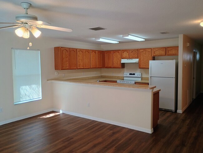 Foto del edificio - 7408 Mead Dr