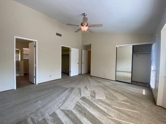 Building Photo - Great 4 bedroom near schools and parks