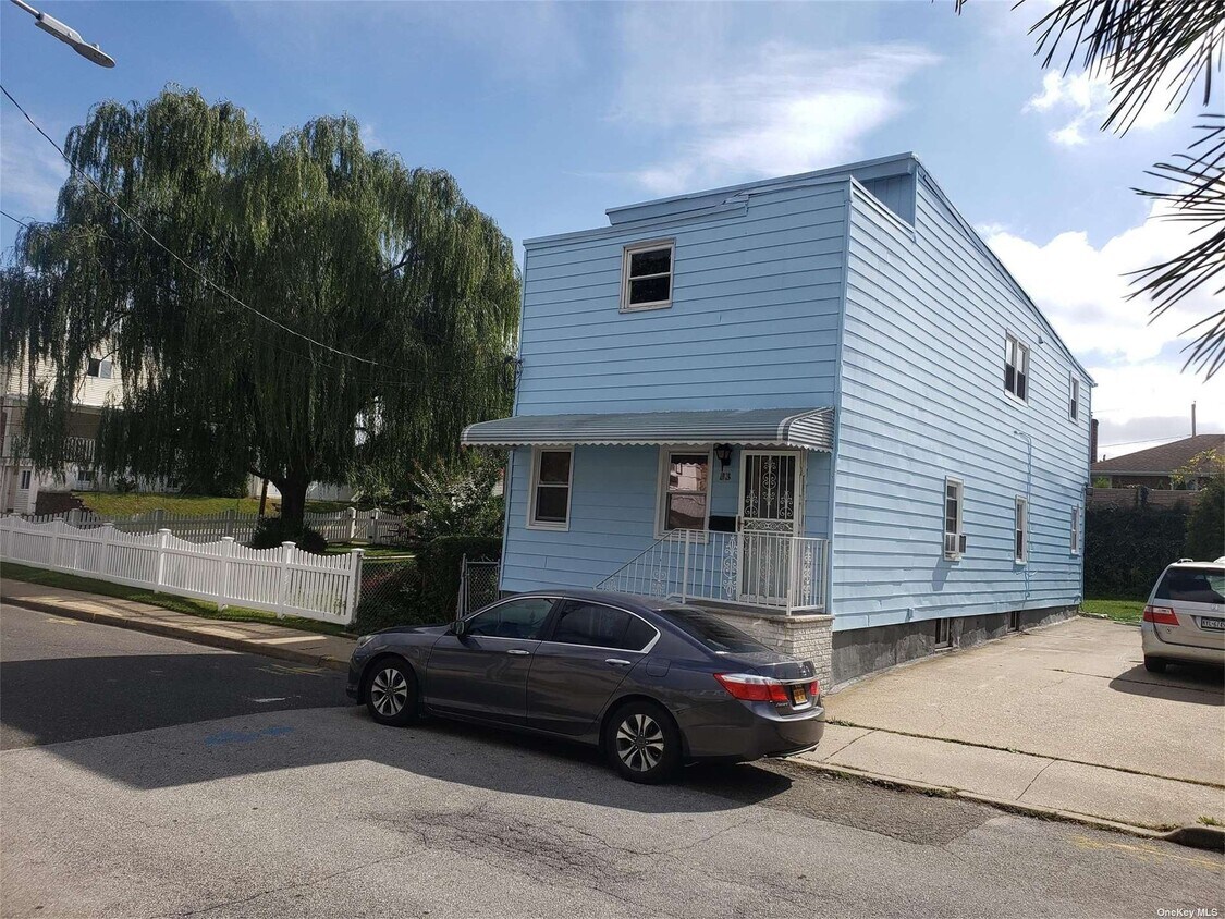 Primary Photo - 33 Kingston Ave