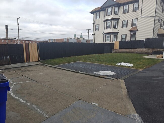 Building Photo - 452 Osborn St