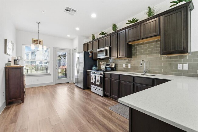 Foto del edificio - 2173 Local Rebel Lp