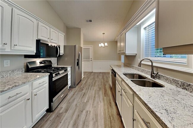 Foto del edificio - 213 Brolley Woods Dr