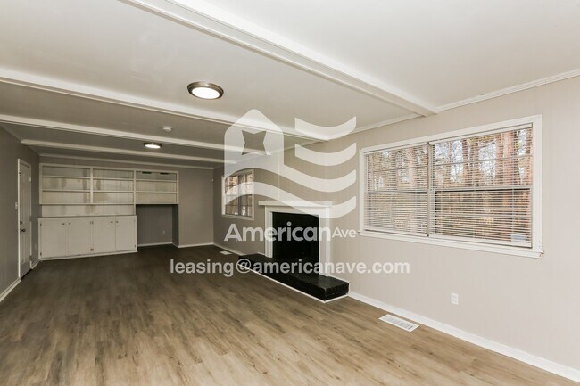 Foto del edificio - 330 Pine Ridge Rd