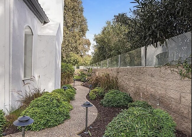 Foto del edificio - 14710 Via del Canon