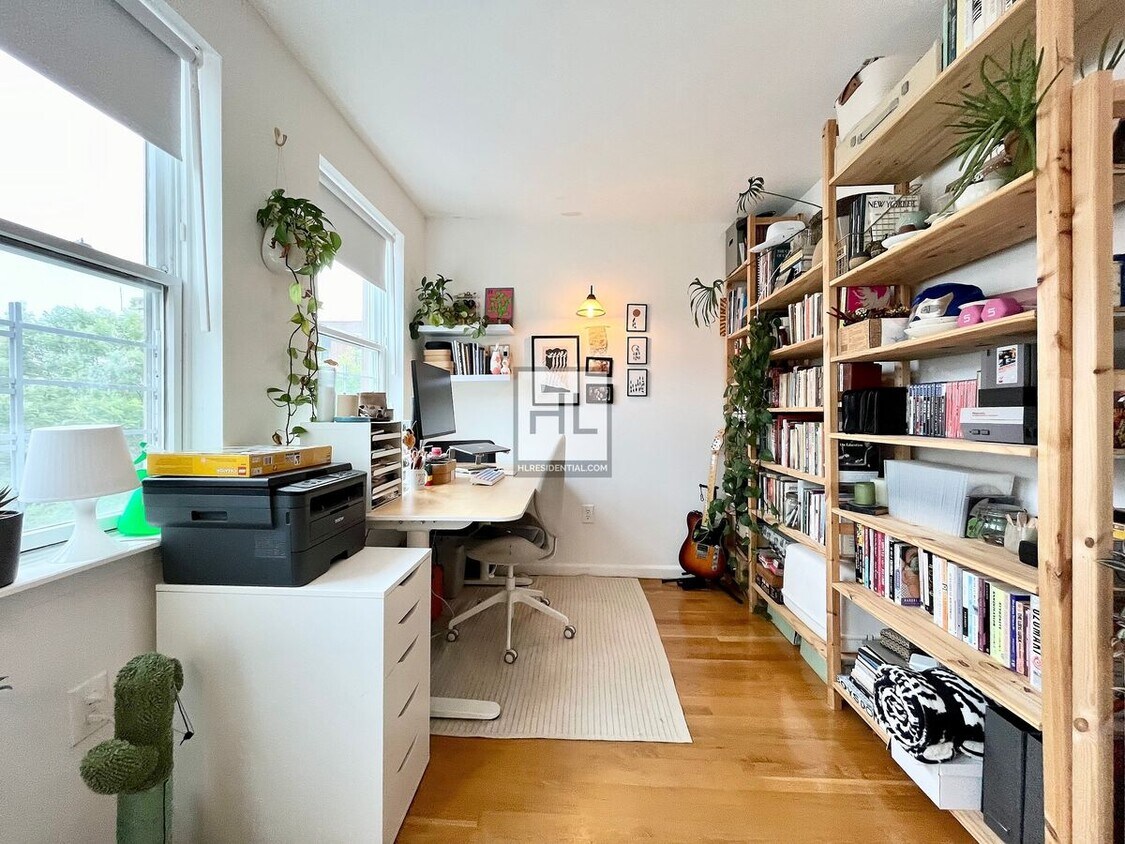 Foto principal - RED HOOK ?Spacious 3-bedroom duplex $4200